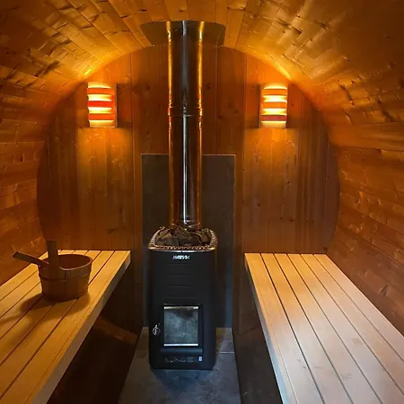 Vacation With Hottub And Sauna * 卢特伦